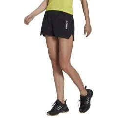 Short Femme Adidas Terrex Hike -Promos Randonnée Boutique gi7169 app on model standard white